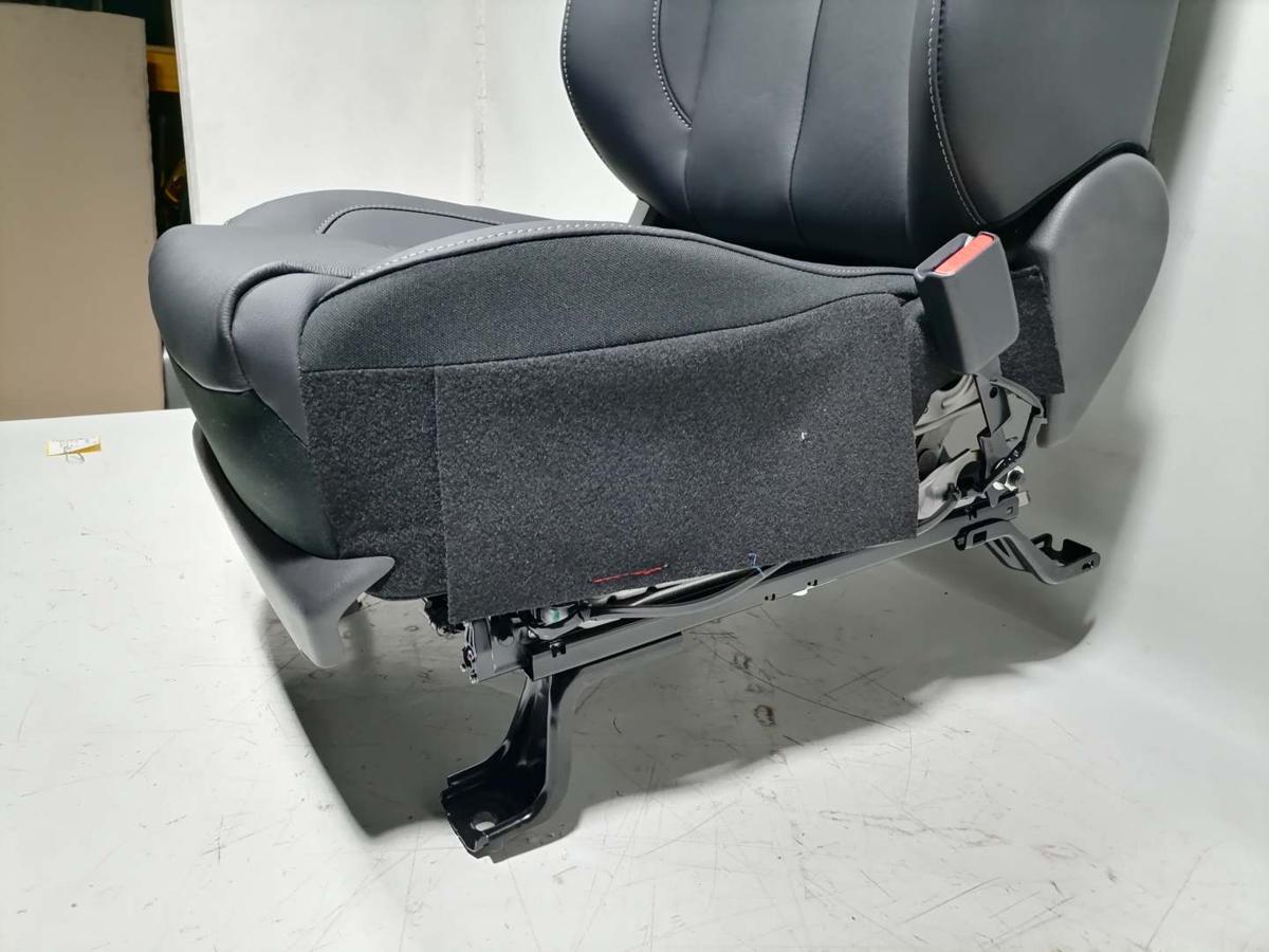 Mitsubishi Eclipse Cross GL3W original Ledersitz vorn rechts Beifahrersitz elektrisch Bj.2023